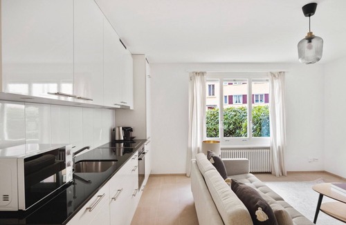 Oerlikon Apartment | Bright Oerlikon 2.5 Room w/Storage, 1min to Train Station, by Blueground
