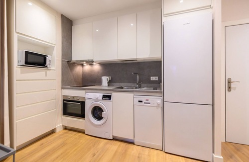 Ciudad Jardin Apartment | Bright one-bedroom flat with excellent amenities