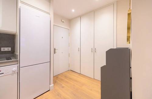 Ciudad Jardin Apartment | Bright one-bedroom flat with excellent amenities