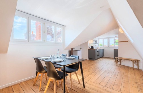 Vauban - Wazemmes Apartment | Bright one bedroom next to Wazemmes market