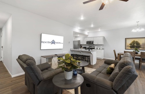 Branson West Condo | Bright Open Floorplan with Hot Tub, Private Deck, Arcade, Golf Course & High-End Decor