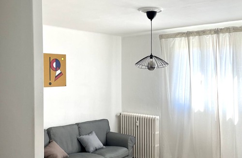 Montauban Apartment | Bright, open-plan apartment