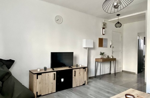 Montauban Apartment | Bright, open-plan apartment