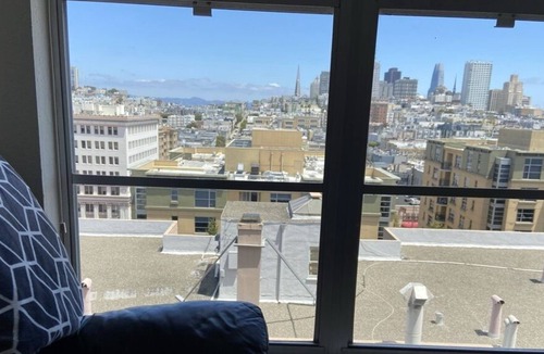 Pacific Heights Apartment | Bright Pacific Heights condo with expansive views