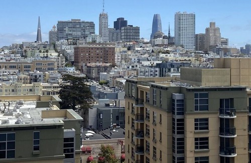 Pacific Heights Apartment | Bright Pacific Heights condo with expansive views