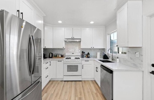 North Fair Oaks House | Bright & Peace 3BR, RWC Fresh Remodeled & Spotless