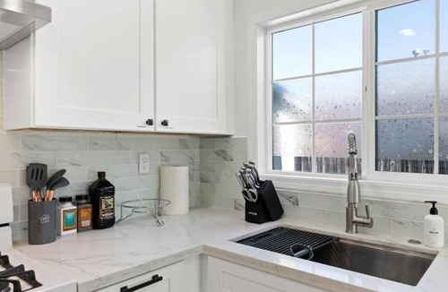 North Fair Oaks House | Bright & Peace 3BR, RWC Fresh Remodeled & Spotless