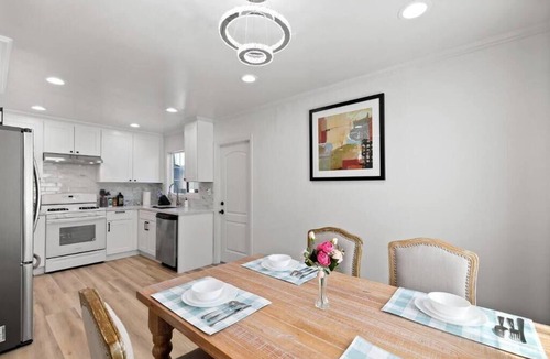 North Fair Oaks House | Bright & Peace 3BR, RWC Fresh Remodeled & Spotless