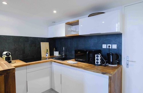 Griffon - Royale Apartment | Bright & Peaceful Lyon Cocoon – Perfect for 4