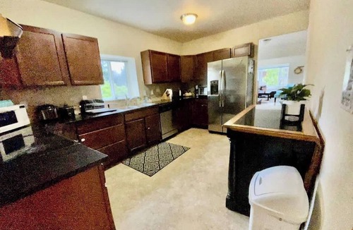 Haller Lake Apartment | Bright Peaceful Private Room in North Seattle