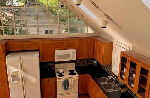Fort Worth Cottage | Bright pool house with natural light, 5 min from TCU & the zoo! Great Location!
