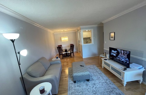 Winnipeg Condo | Bright & Premium Charleswood Home