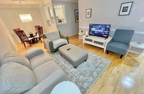 Winnipeg Condo | Bright & Premium Charleswood Home
