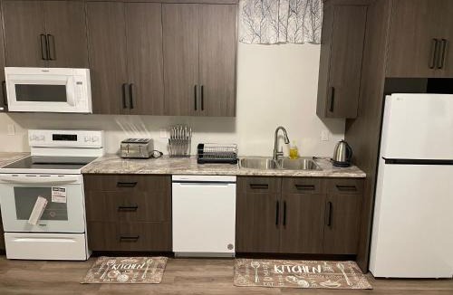 Fonthill Apartment | Bright Private 2BR Suite Near Niagara Falls Family-Friendly