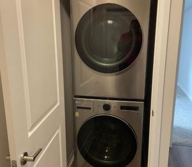 Fonthill Apartment | Bright Private 2BR Suite Near Niagara Falls Family-Friendly