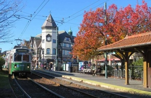 North Brookline Apartment | Bright Private Room BU MIT Longwood Harvard Med -3 Bed Apt- Grads Profes Doctors
