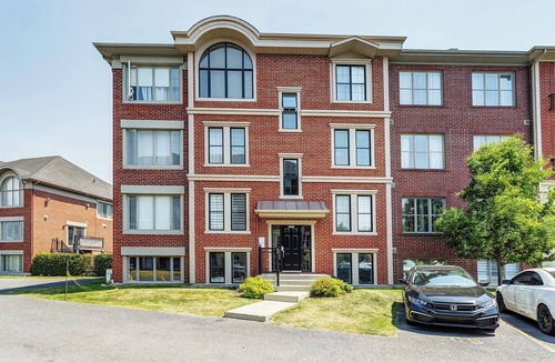 Brossard Condo | Bright quiet 2 bedroom condo, heart of Quatrier Dix30