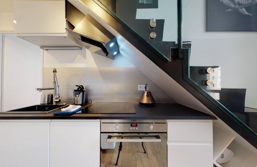 Tonkin Sud Apartment | Bright & quiet 2BR apt. with 2 bathrooms & garage