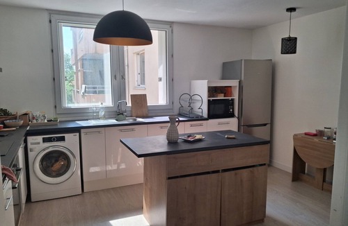 La Terrasse Apartment | Bright, quiet apartment close to public transport direct to town center