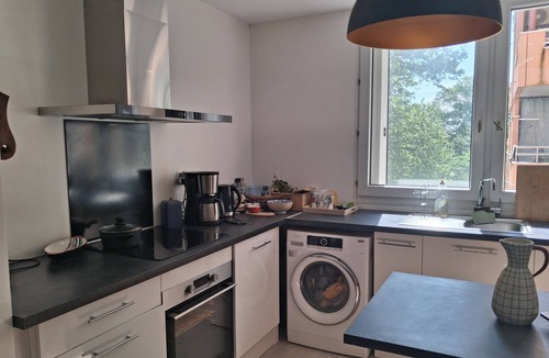 La Terrasse Apartment | Bright, quiet apartment close to public transport direct to town center