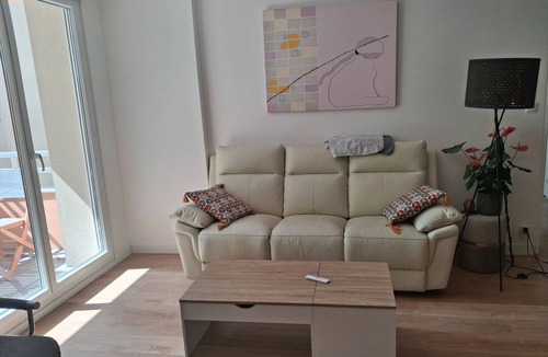La Terrasse Apartment | Bright, quiet apartment close to public transport direct to town center