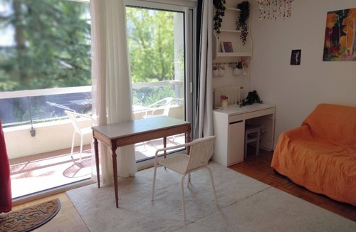 Montessuy Apartment | Bright, quiet, cosy studio overlooking park