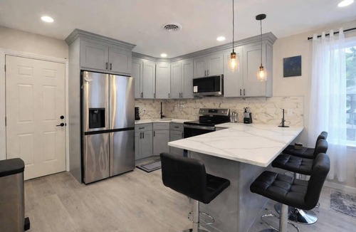 Watervliet Apartment | Bright Renovated 3BR Apartment w Private Entrance