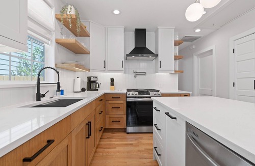 Brentwood House | Bright Renovated ATX Home w/Yard + Cowboy Pool