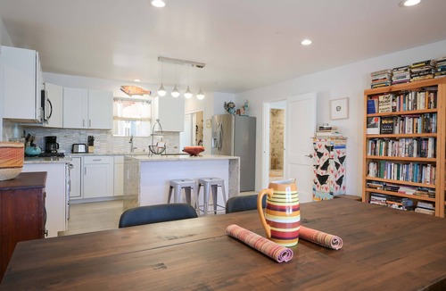 Southside House | Bright renovated escape near downtown with free WiFi, AC, large backyard & patio