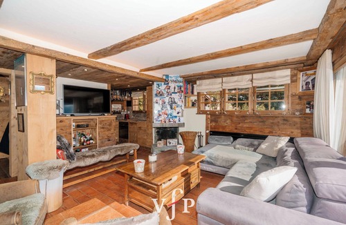 Verbier Ski Chalet | Bright renovated half-chalet – Brunet district, VerbierThis charming renovated half-chalet, located