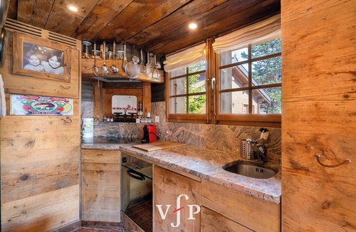 Verbier Ski Chalet | Bright renovated half-chalet – Brunet district, VerbierThis charming renovated half-chalet, located