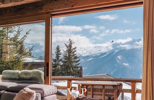 Verbier Ski Chalet | Bright renovated half-chalet – Brunet district, VerbierThis charming renovated half-chalet, located