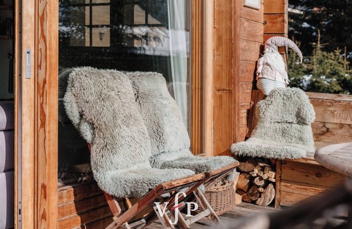 Verbier Ski Chalet | Bright renovated half-chalet – Brunet district, VerbierThis charming renovated half-chalet, located