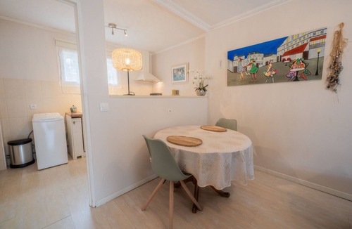 Tarascon-sur-Ariege Apartment | Bright Retreat with Veranda – Artistic Stay for Two in Ariège