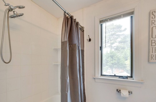 Richmond House | Bright Richmond Home w/ Backyard Oasis!
