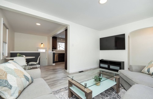 Tuxedo House | Bright River Heights Home | 3 Bed | 2 Bath |