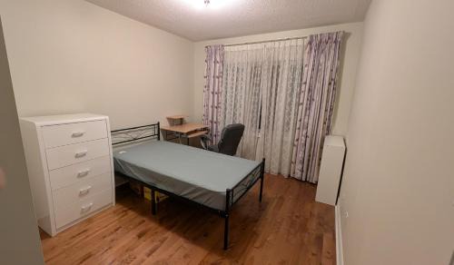 Markham Bed & Breakfast | Bright Room available July 1 Minimum 30 nights