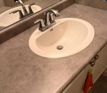 Markham Bed & Breakfast | Bright Room available July 1 Minimum 30 nights