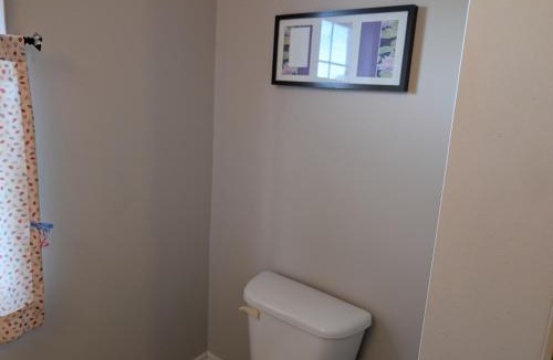 Markham Bed & Breakfast | Bright Room available July 1 Minimum 30 nights