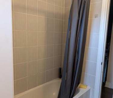 Markham Bed & Breakfast | Bright Room available July 1 Minimum 30 nights