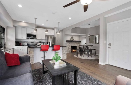 Kansas City Apartment | Bright & Roomy 2BR | 1st Floor Retreat | #65