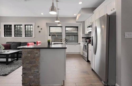 Kansas City Apartment | Bright & Roomy 2BR | 1st Floor Retreat | #65