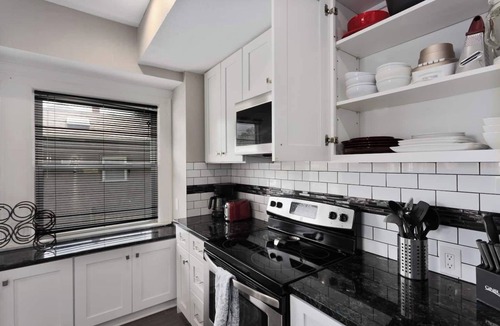 Kansas City Apartment | Bright & Roomy 2BR | 1st Floor Retreat | #65