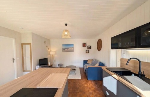 Saint-Vincent-sur-Jard House | Bright Seaside Home with Private Garden