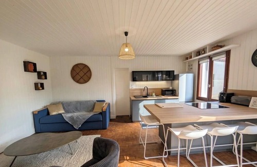 Saint-Vincent-sur-Jard House | Bright Seaside Home with Private Garden