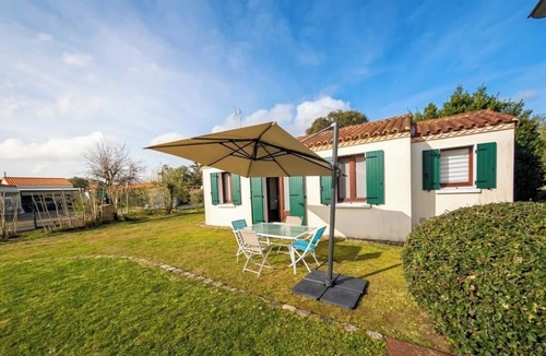 Saint-Vincent-sur-Jard House | Bright Seaside Home with Private Garden