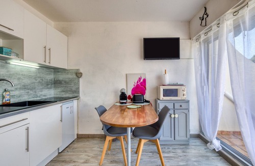 Le Grau-Du-Roi Apartment | Bright Sea View Studio with Balcony and Direct Beach Access