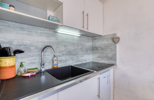 Le Grau-Du-Roi Apartment | Bright Sea View Studio with Balcony and Direct Beach Access