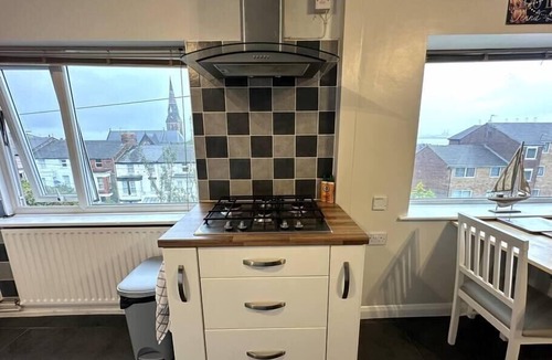 New Brighton Apartment | Bright Seaside Apartment with Stunning River Views