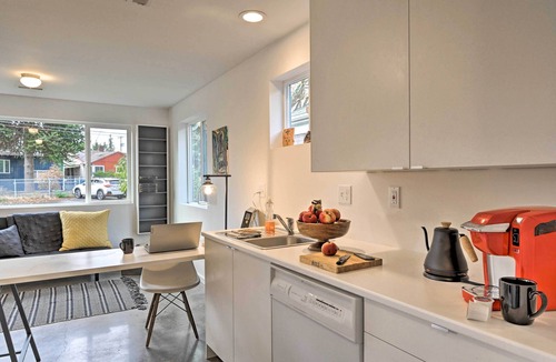 Highline Cottage | Bright Seattle Cottage w/Private Backyard Access!